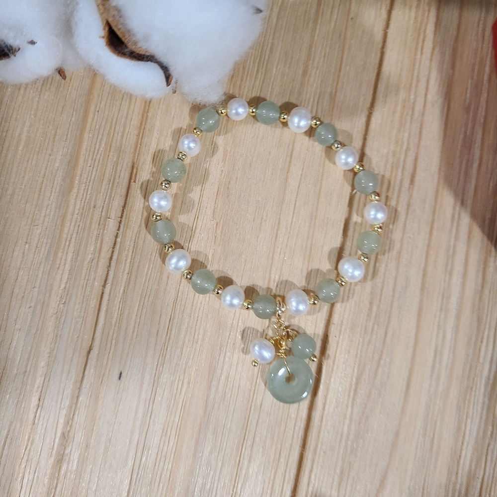 💚💚HOST PICK💚💚 STUNNING!! Jade and Freshwater Pearl Bracelet with GOLD Beadin - Picture 10 of 16
